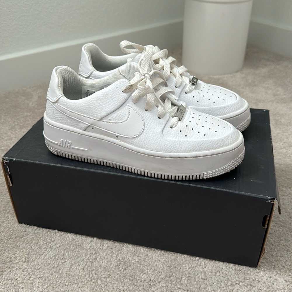 Women’s Air Force 1 platform in white